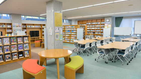 ｢紙･電子に3Dプリンター｣進化する学校の図書館