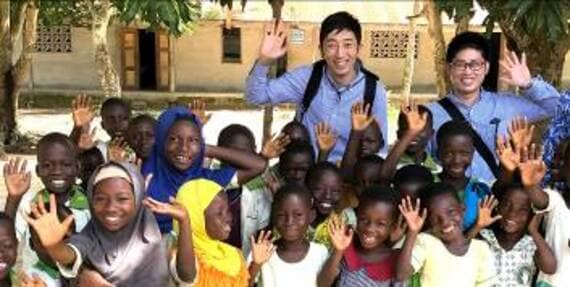 現地の人たちとの集合写真