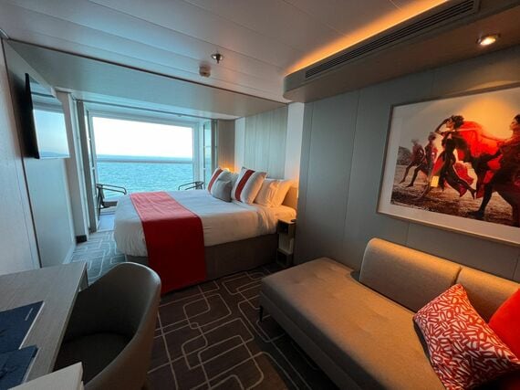 プレミアム・クラスのバルコニー付きの客室