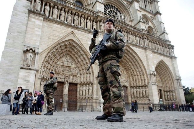 フランス空軍､2晩連続でISの拠点を空爆