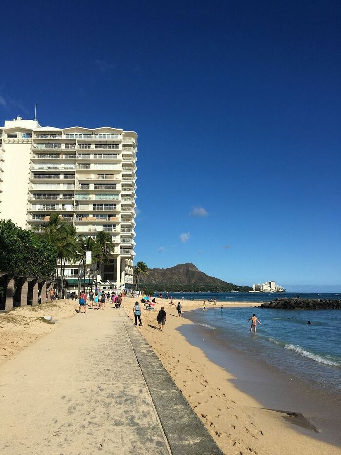 ワイキキビーチに観光客が戻り始めた