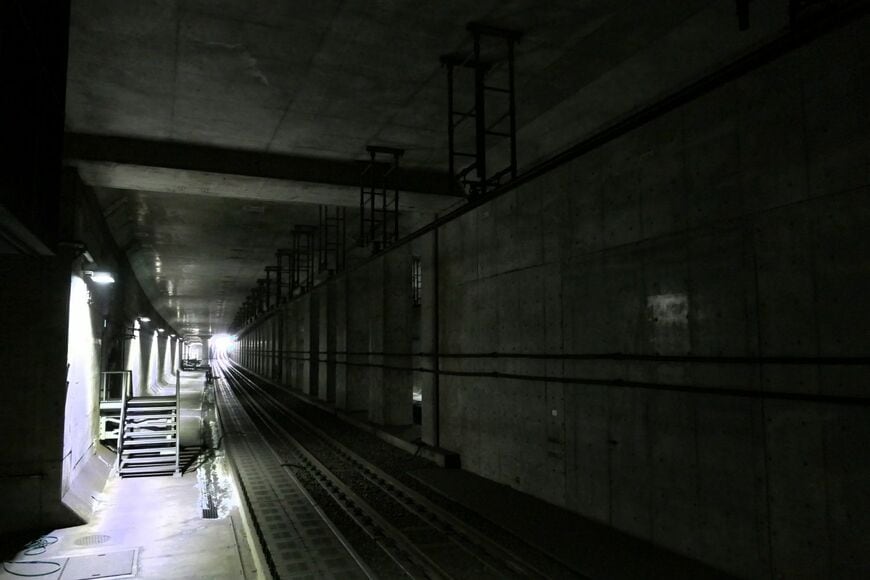 世田谷代田駅　急行線階