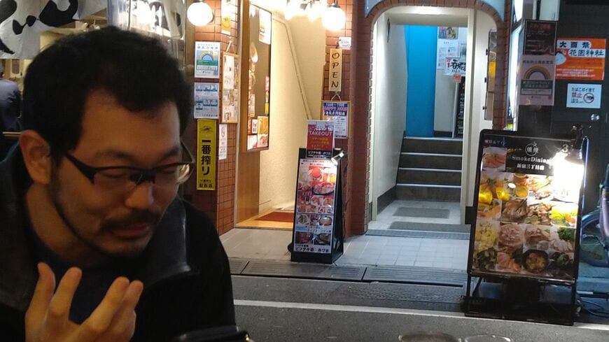開沼博（かいぬま・ひろし）／東京大学大学院准教授・社会学者。1984年生まれ。東京大学卒。同大学院博士課程単位取得。立命館大学准教授などを経て、2021年東京大学大学院情報学環准教授。近著に『日本の盲点』（PHP新書）。「漂白される社会＝日本」をテーマに表裏、左右問わず縦横無尽にフィールドワークを続け、現代日本の闇を追い続ける（筆者撮影）