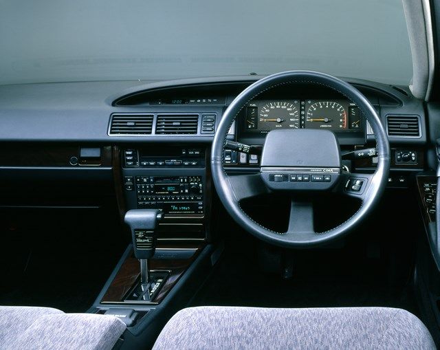 1988年、日産の初代シーマ（写真：日産自動車）