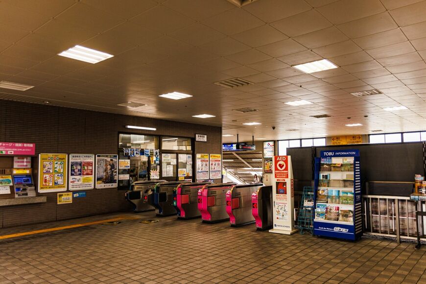 北坂戸駅の改札口。橋上部分にコンコースがある（撮影：鼠入昌史）