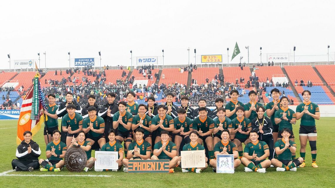 2023年1月、全国高校ラグビー大会で6大会ぶり7度目の優勝を飾った東福岡高校の選手たち(写真:東福岡高校提供)