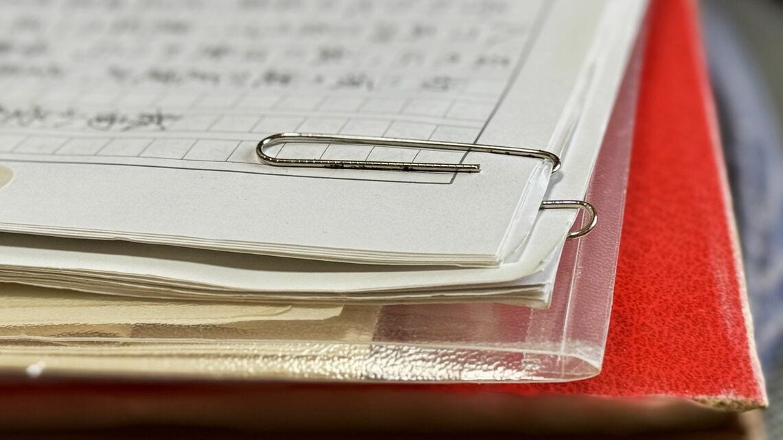 「自分史」には「エンディングノート」の側面もあるという（写真：hellohello／PIXTA）