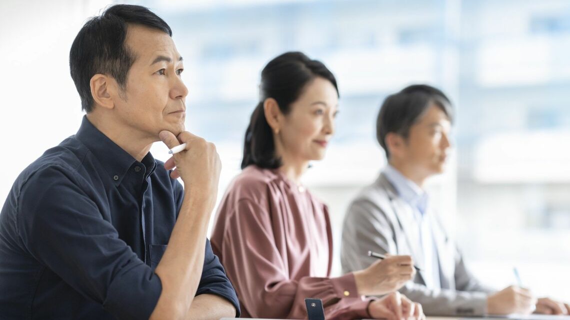 いまの50代が先駆者となって、後進にロールモデルを示すために必要なこととは(写真:jessie/PIXTA)