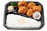 風味豊かなスパイスとレモン果汁で、ジューシーな唐揚げをさっぱり食べられる「リュウジスパイスの唐揚弁当（5コ）」750円。ごはんもビールも進む（写真提供：ほっかほっか亭総本部）