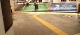 現在のJR東京駅構内にある、浜口雄幸銃撃現場のマーク（写真右側の床／筆者撮影）