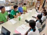 温泉施設の改修案を自治会にプレゼンする小学生たち（画像提供：片野田隆紀）