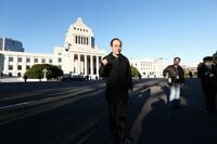 そのまんま東氏の宮崎県知事再出馬説に喝！ そうは問屋が卸さない？