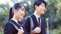 相次ぐ学生服のモデルチェンジでメーカー疲弊 性的少数者に配慮したデザインや酷暑を配慮