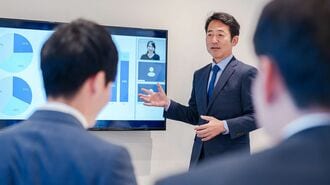 会議で話す人の様子