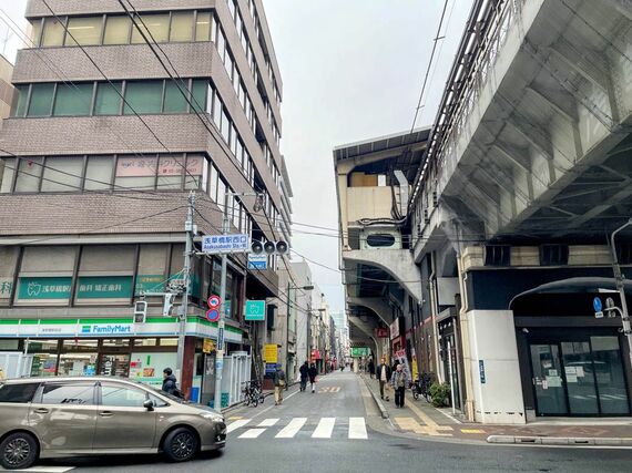 JR総武線の浅草橋駅