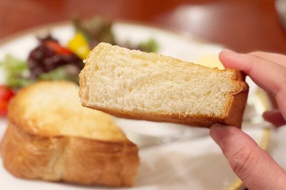 厚切りの山食パン