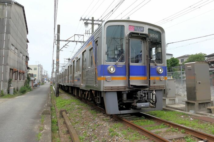 なんばに向かう特急サザン。自由席の一般車両、