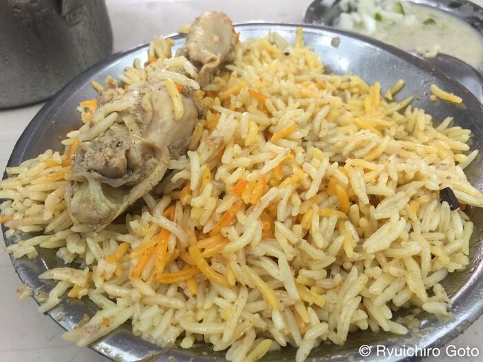 チキンフライドライス　インドのビリヤニに味が似ている