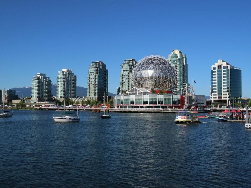 移民の国で多様性があり、日本人差別がほぼなく、都会も山も海もあり、英語もクセのなく聞き取りやすい。カナダは多くの日本人を魅了する留学先だ（写真：JANリンク留学サポート提供）