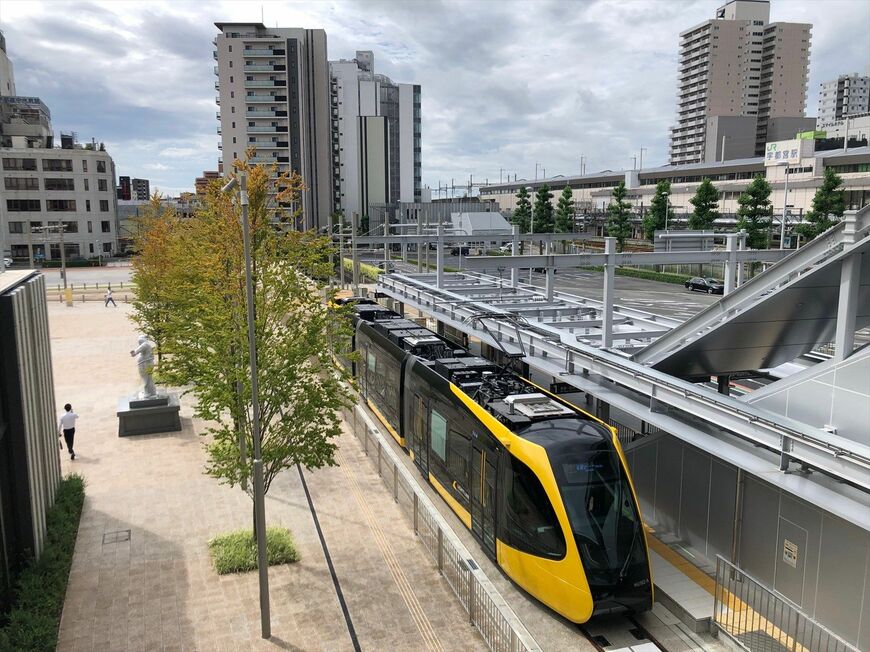 JR宇都宮駅の東口側に停車するライトライン（筆者撮影）