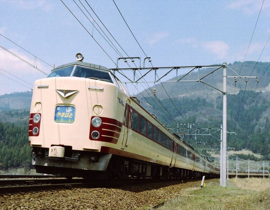 ＜国鉄時代＞奥羽本線の庭坂付近を行く「やまばと」＝1978年4月（撮影：南正時）