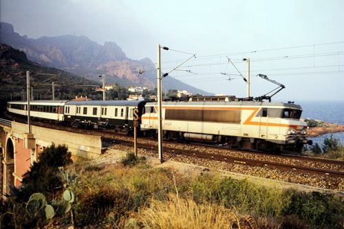 フランス自慢のげんこつ型電気機関車（1992年 筆者撮影）