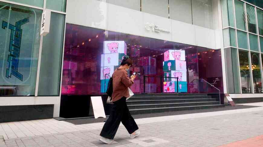 韓国ではなぜ音楽CDが世界に逆行して売れているのか。その事情とは？（写真はSMエンターテインメント 本社。写真：Lee Jae-Won/アフロ）