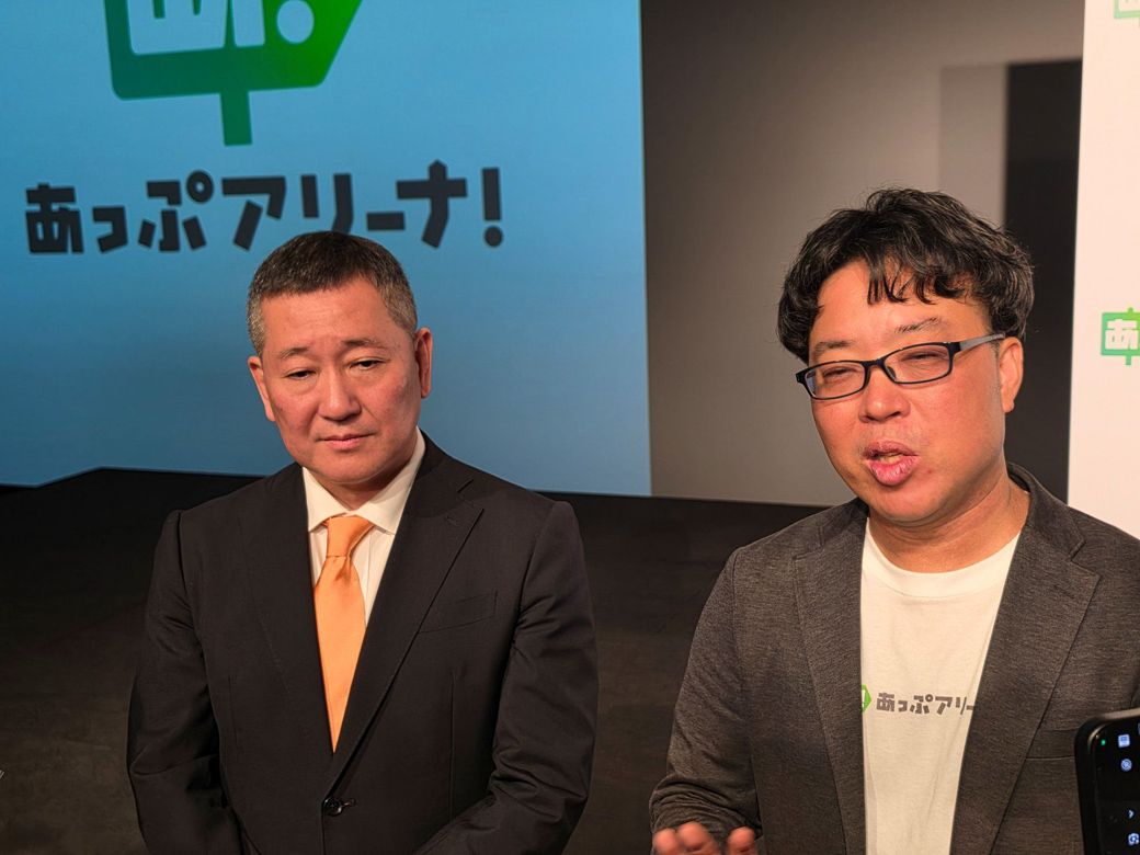 囲み取材に応じるBBSSの本多晋弥社長（左）と橋本雅斗R&D本部長（写真：筆者撮影）