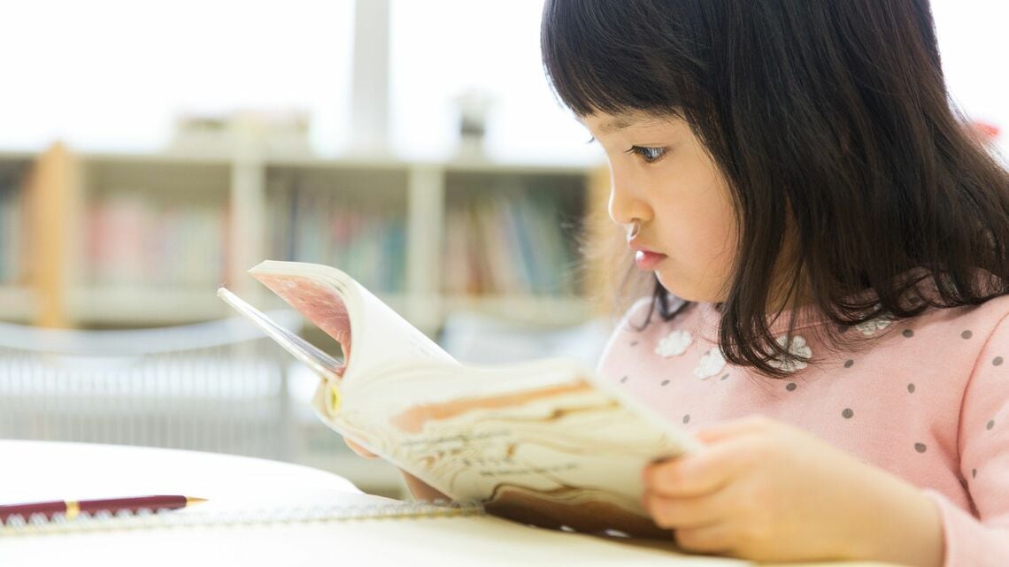夏休みも終盤、読書感想文の書き方のコツをご紹介します(写真:EKAKI/PIXTA)