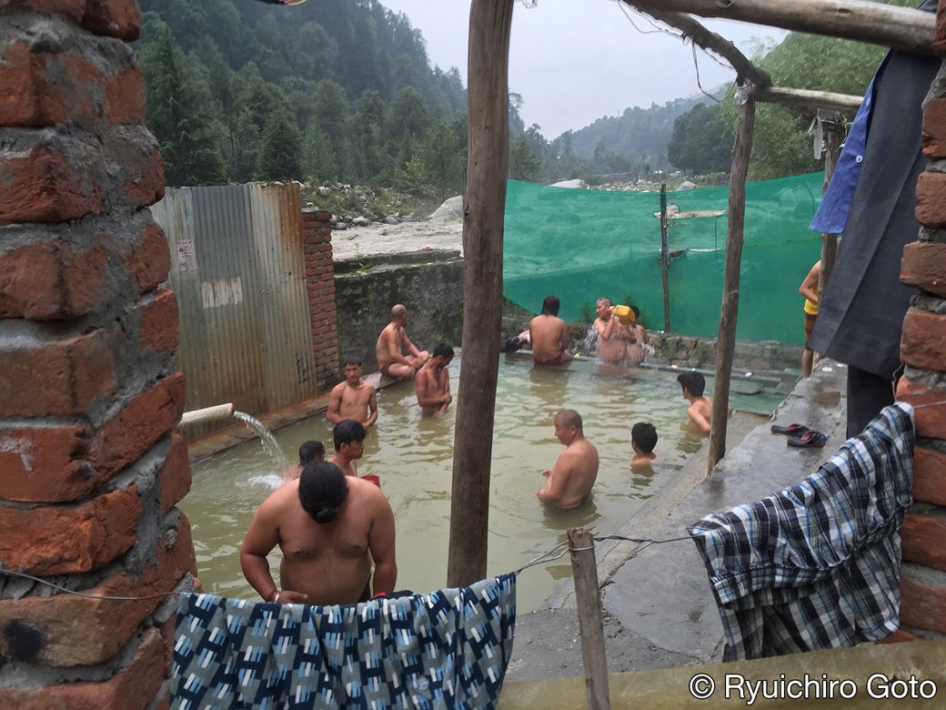 マナリの天然温泉（写真：筆者撮影）