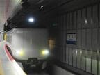 新ホームを通過する初の営業列車「くろしお2号」