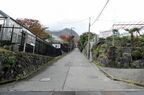 ケーブルカーを使わない場合はこうした坂道を