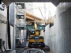 緑色の桁は、線路を載せていた「工事桁」を支える
