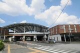 甲子園駅の開業前、この道路部分はまだ川だった（撮影：伊原薫）