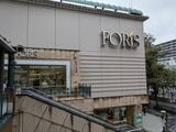 フォーリスは低層棟の専門店街だ（筆者撮影）