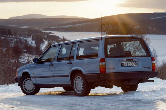 700シリーズは1980年代に生まれた「四角いボルボ」のイメージそのままのクルマ（写真：Volvo Cars）