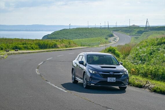 適度なカーブやアップダウンのある海岸沿いをひたすら走る(写真:SUBARU)