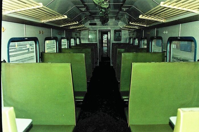 硬座車の車内