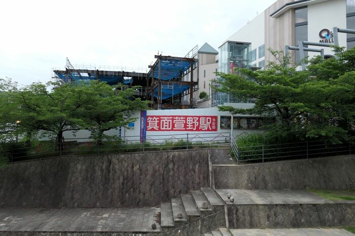 東側から見た箕面萱野駅の予定地