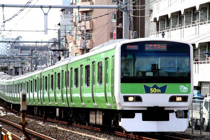 「みどりの山手線」50周年を記念したラッピング電車