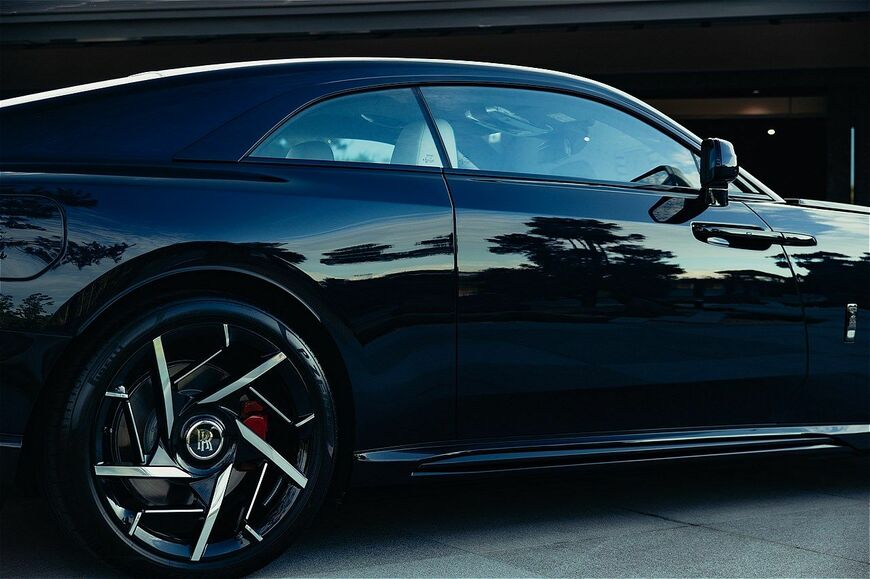 ロールス・ロイス「ブラック・バッジ・スペクター」（写真：ロールス・ロイス・モーター・カーズ）