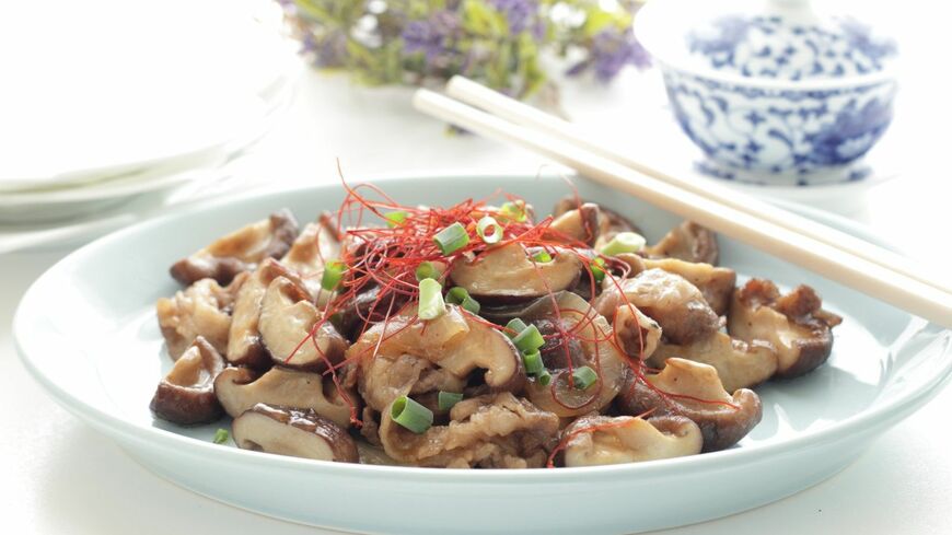 どんなお料理にも使いやすいきのこ。しかし、腸活でやってはいけない組み合わせがあることをご存じですか？（写真：jEss／PIXTA）この記事の画像を見る(◯枚)