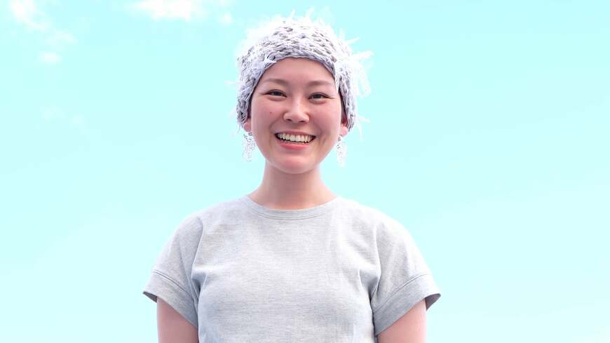 QOLデザイナーの中島ナオさんは、病気を抱える人にとっても、そうでない人にとってもおしゃれで使いやすい「ありそうでなかった」ものをデザインしてきた（写真：テライシマナ）