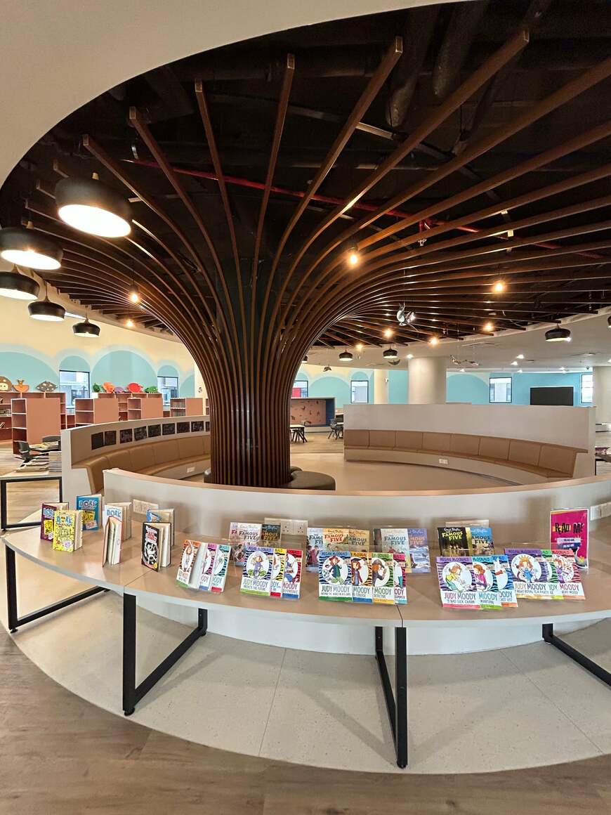 マレーシアでは大規模の、日本人も多い有名なインターの図書室