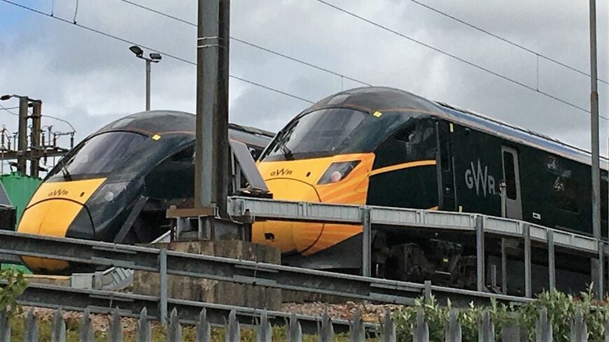亀裂トラブルの発生直後、車両基地で待機するグレート・ウェスタン鉄道のクラス800（筆者撮影）