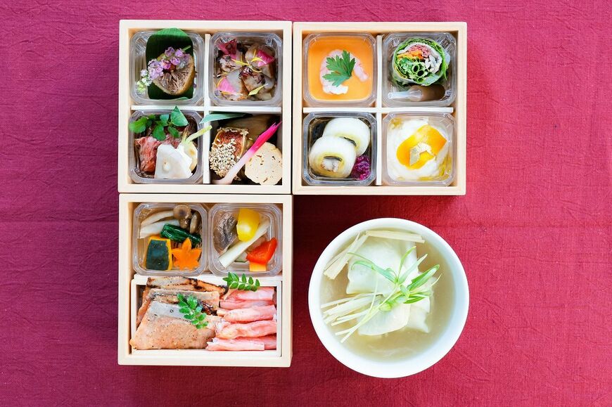 新潟盛りだくさん宝石箱コース（和洋中）（写真：えちごトキめき鉄道）