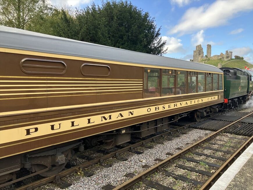 側面には「プルマン・オブザベーション」（展望車）のレタリング（筆者撮影）