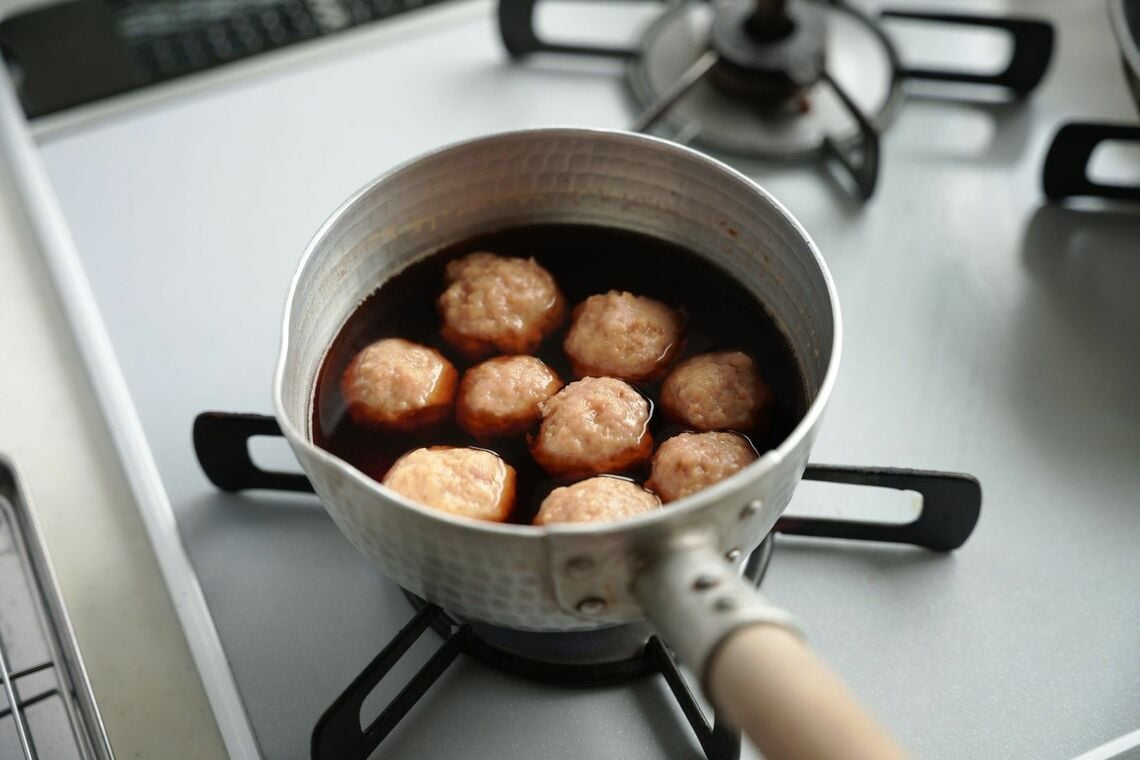 鶏団子を煮る