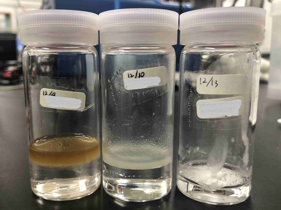 3種類の合成燃料。条件によってできる油が異なる（写真・里川重夫教授提供）