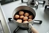 鶏団子を煮る